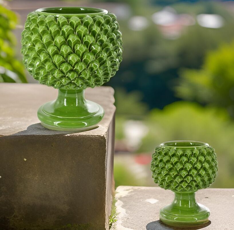 vaso-con-pedistallo-stile-pigna-in-ceramica-di-caltagirone-italcorium
